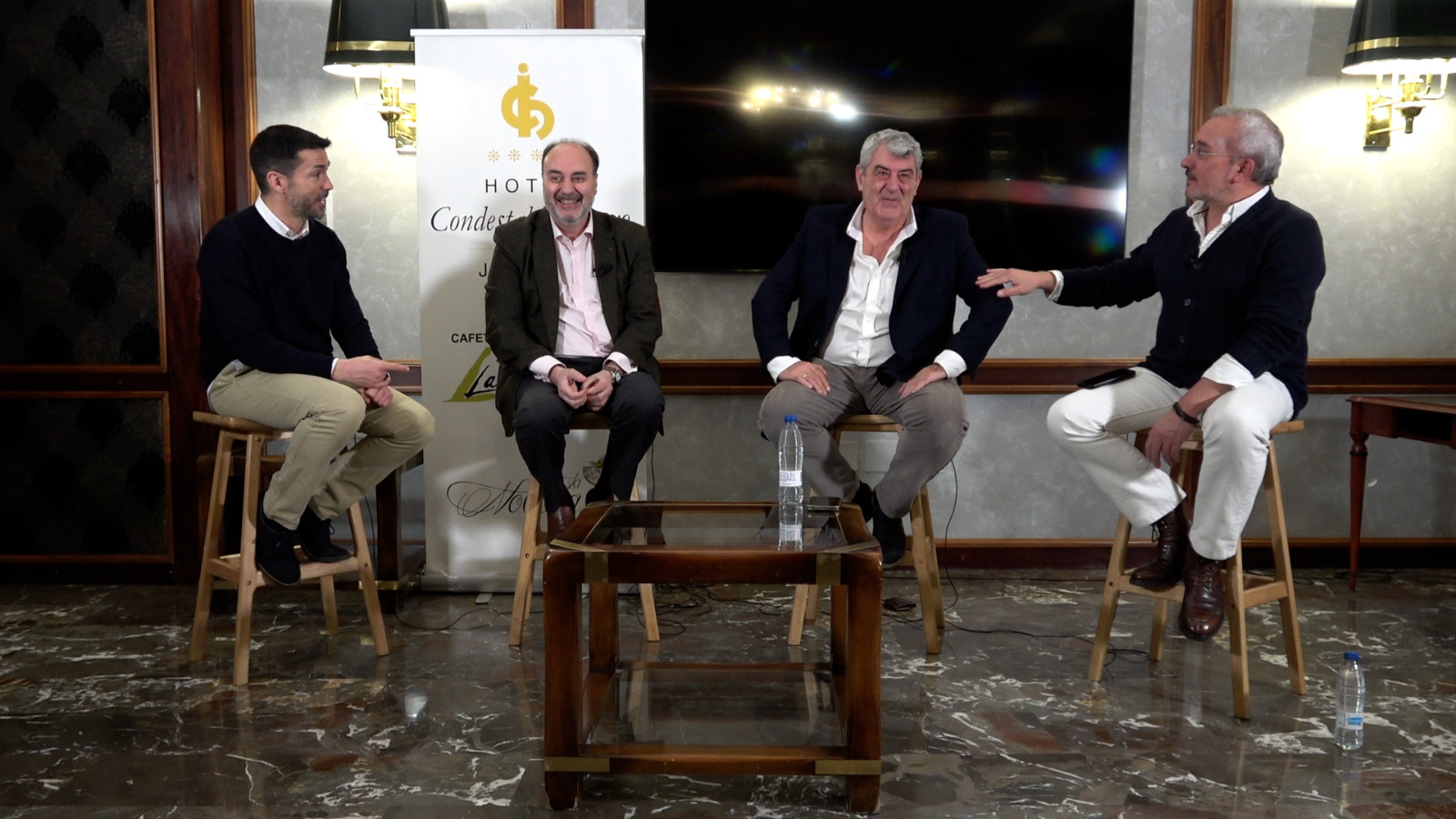 Aquí paz y con 'Los Manolos', gloria