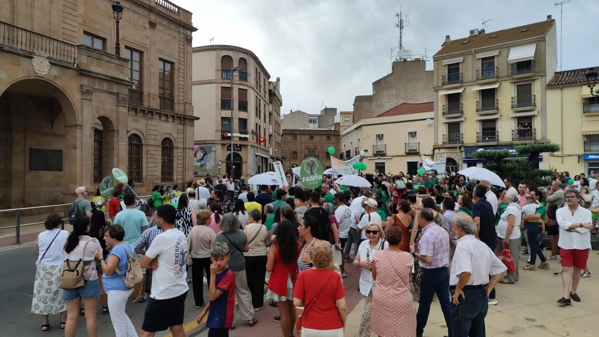 500 personas se movilizan en Linares por una educación pública digna