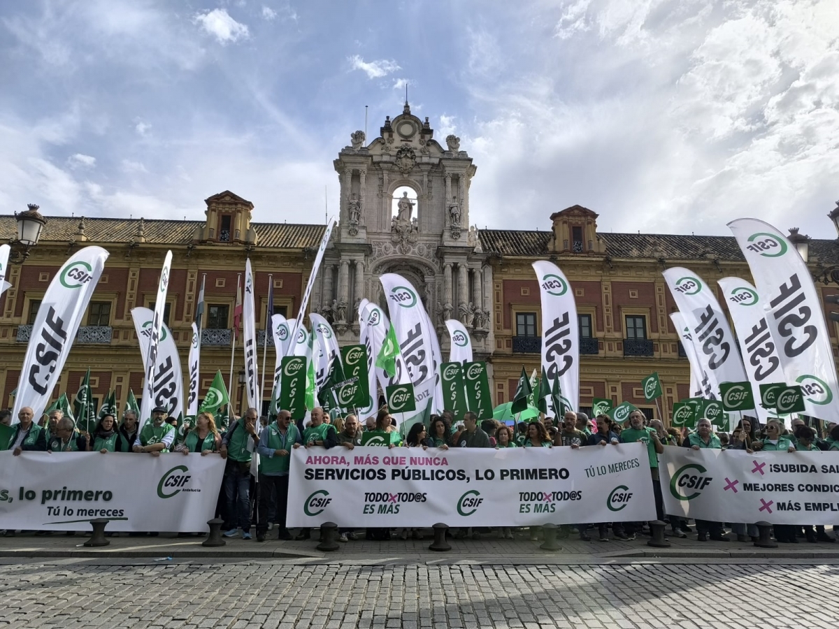  Empleados públicos reclaman en Sevilla mejoras laborales y salariales 