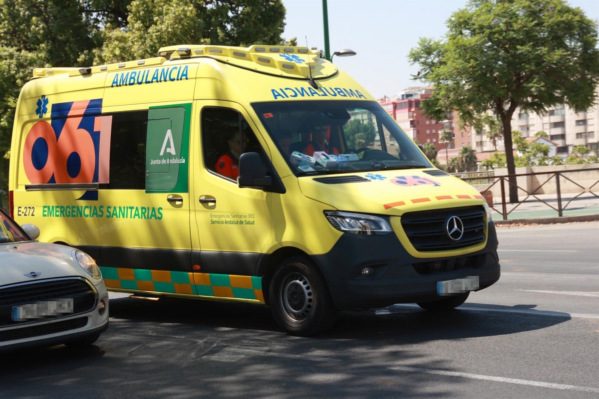 Fallece un motorista al chocar con un camión en Martos