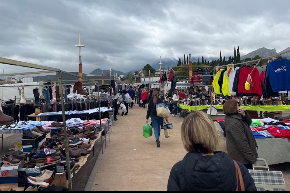  El Ayuntamiento afirma que el bus del mercadillo es "más frecuente" 