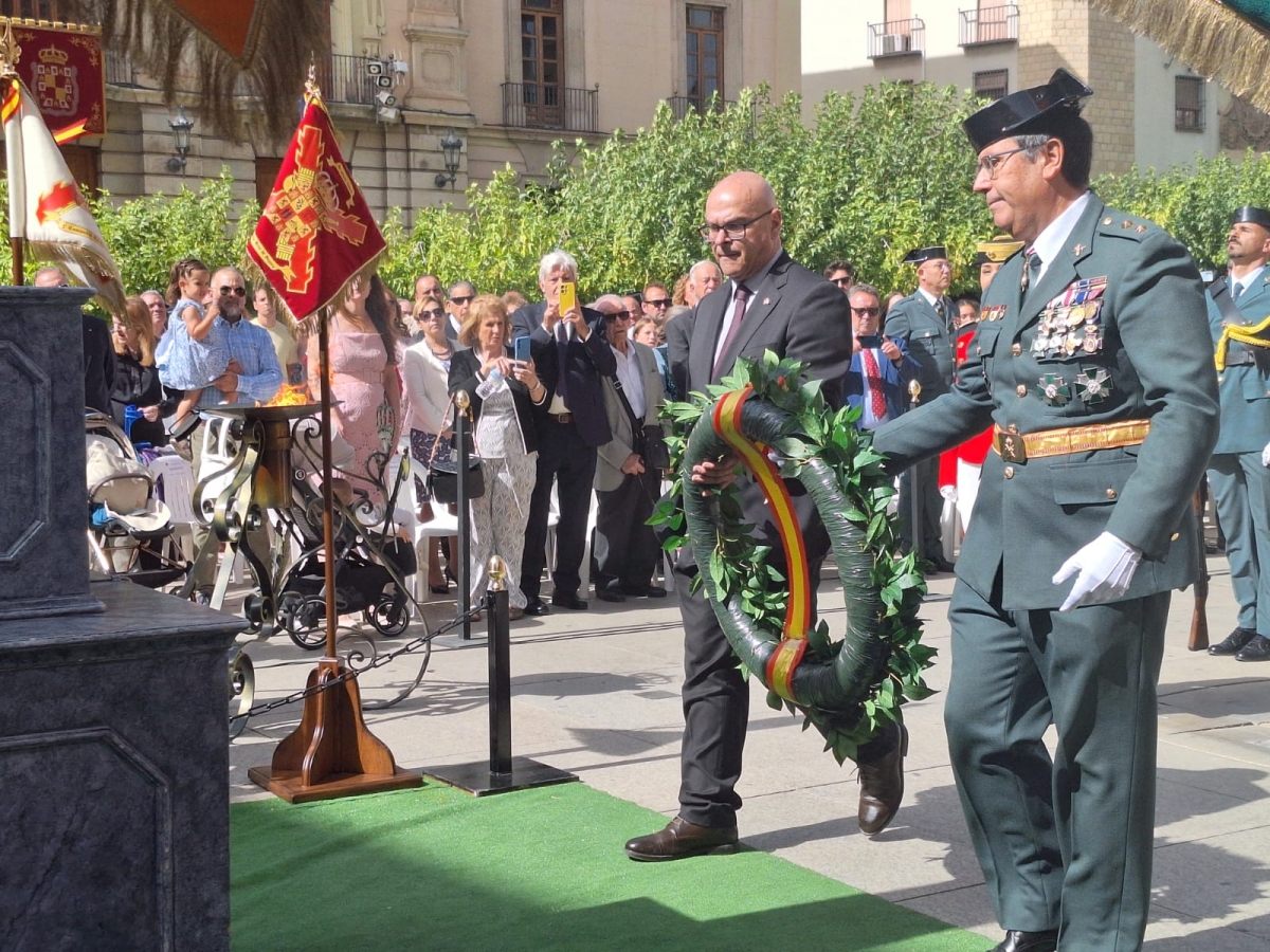  Fernández pone en valor la entrega de la Guardia Civil 