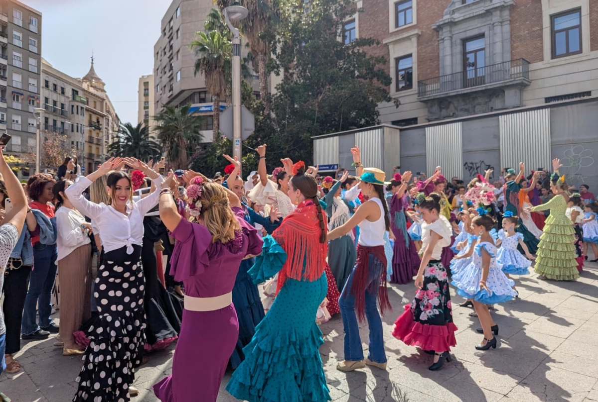  Los jiennenses se suman al flashmob 'Jaén baila por sevillanas' 