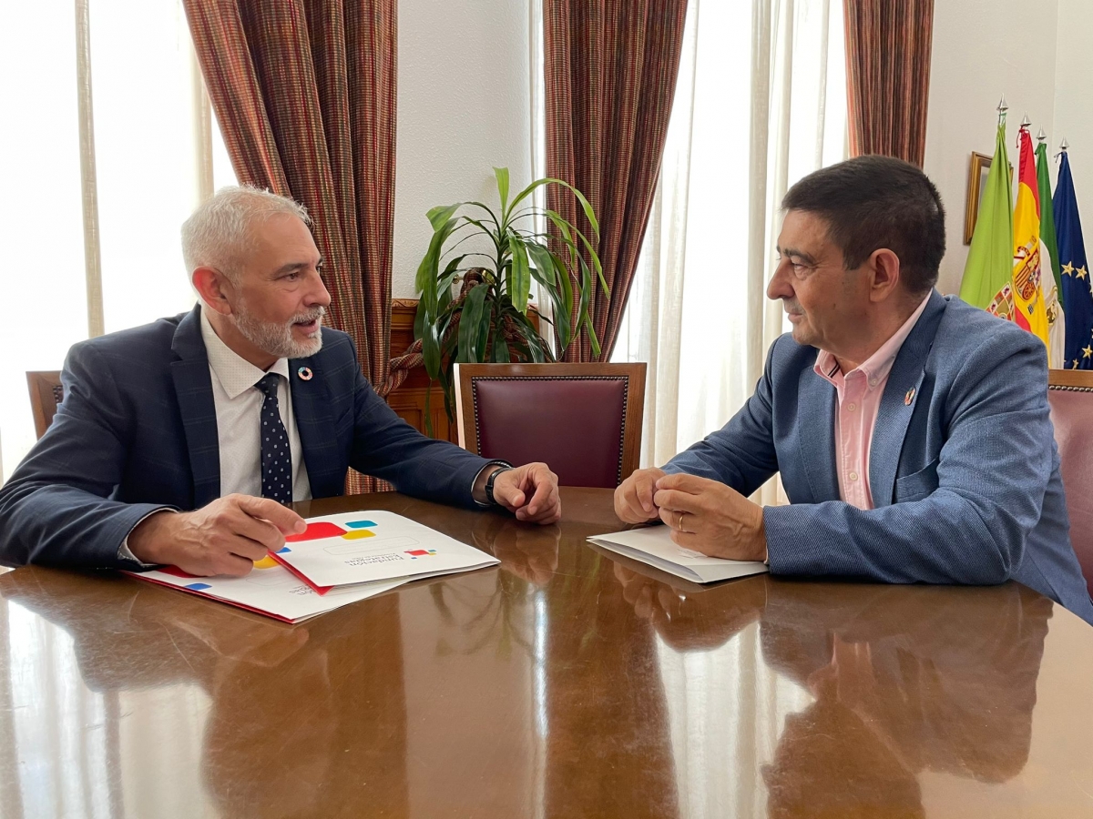 Reyes recibe al coordinador de la Estrategia Jaén 2030