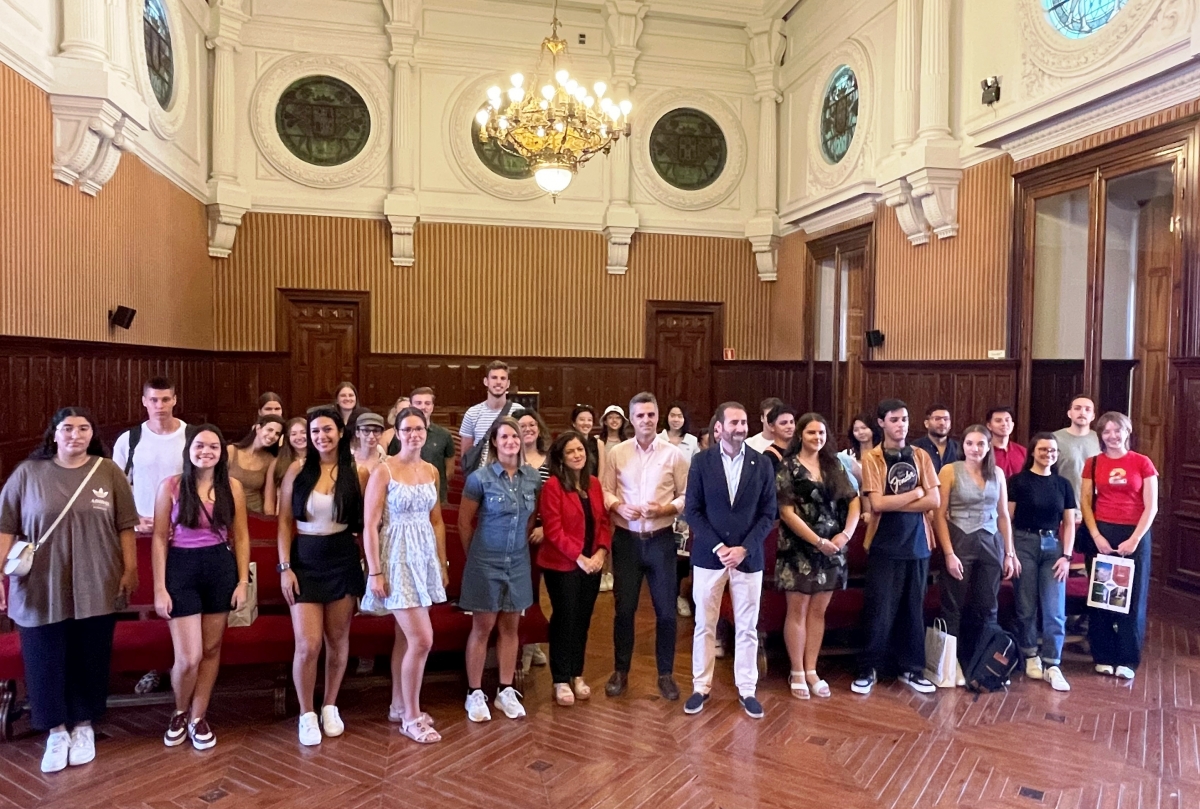  Más de 50 estudiantes extranjeros visitan el Palacio de la Diputación 