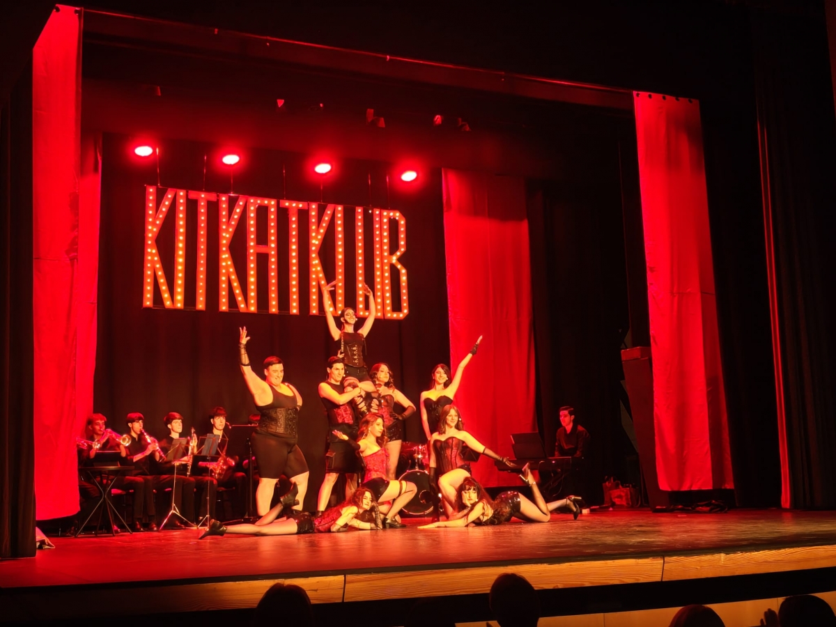  El Darymelia roza el lleno con el exitoso musical ‘Cabaret’ 