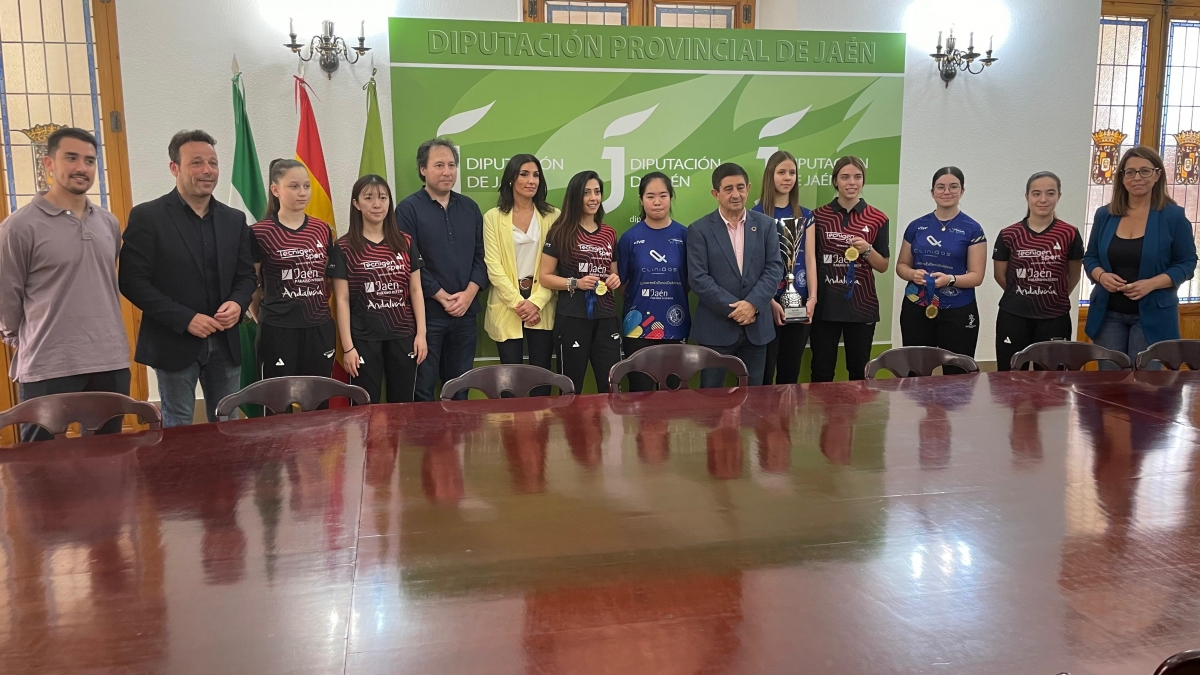  Las campeonas europeas de tenis de mesa son recibidas en la Diputación 