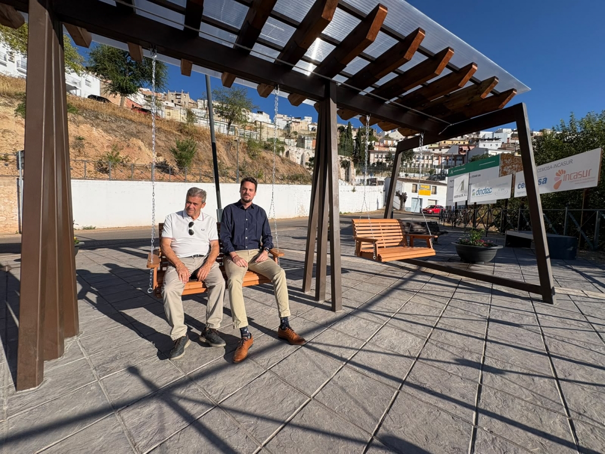  Chiclana de Segura inaugura un mirador-columpio 