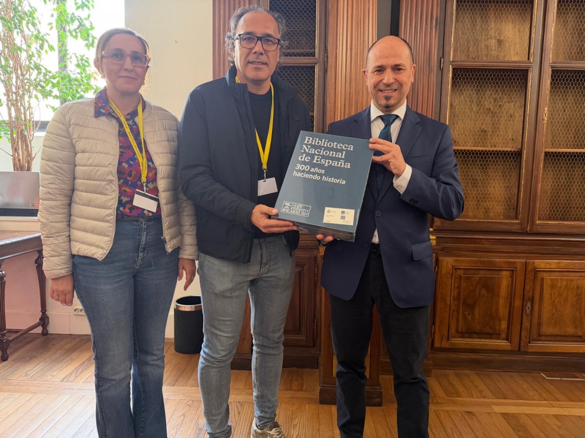  Una comisión de torrecampeños visitan la Biblioteca Nacional 