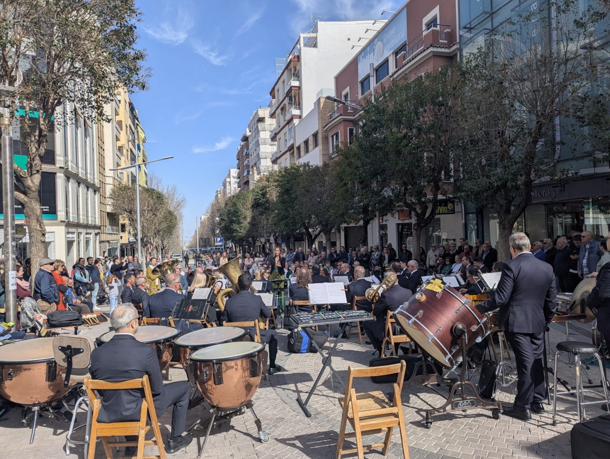  La Banda Municipal llena Roldán y Marín en el Día de Andalucía 