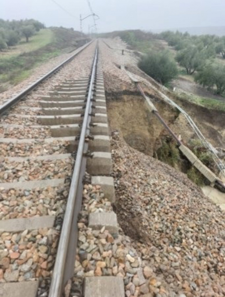  Diez incidencias mantienen cortado el tren Jaén-Córdoba desde enero 