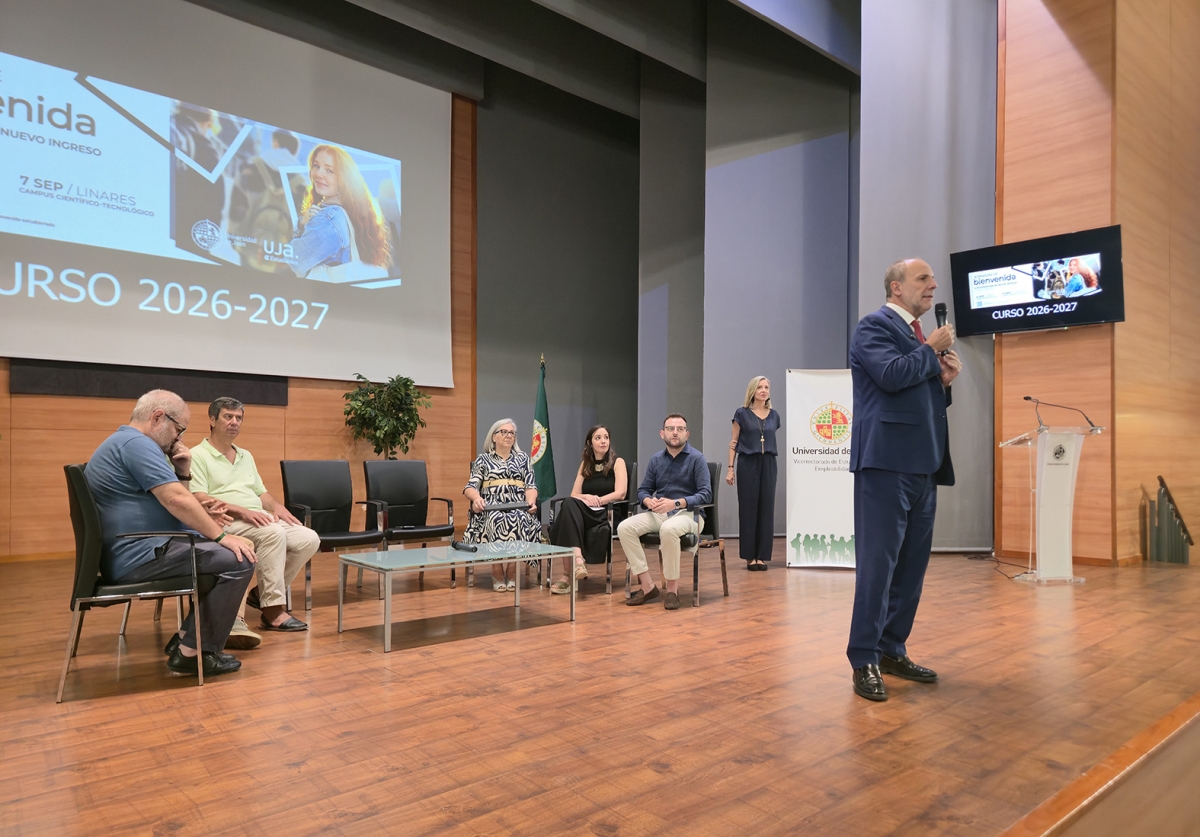  El rector da la bienvenida al alumnado de nuevo ingreso en la UJA 