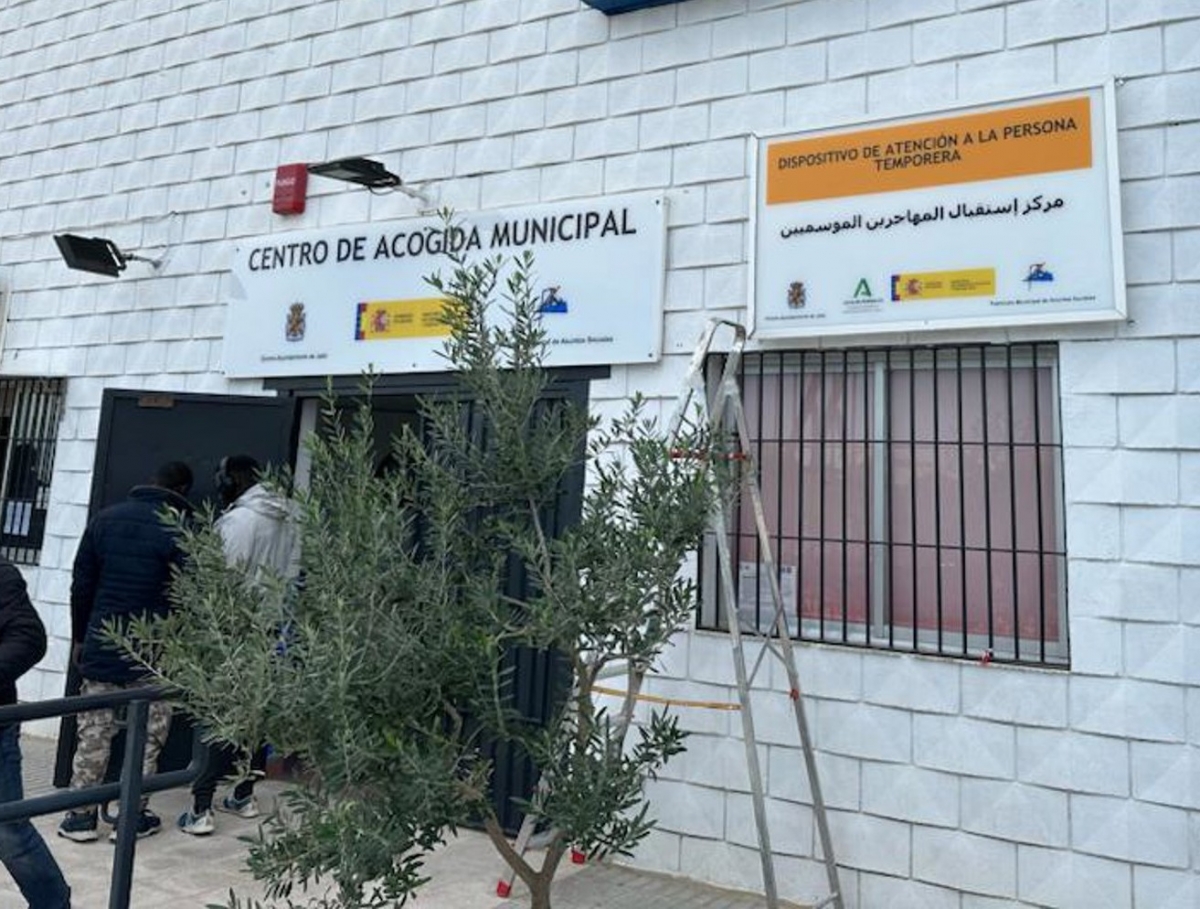  El PSOE denuncia que la Junta recorta la atención a temporeros un 8,26% 
