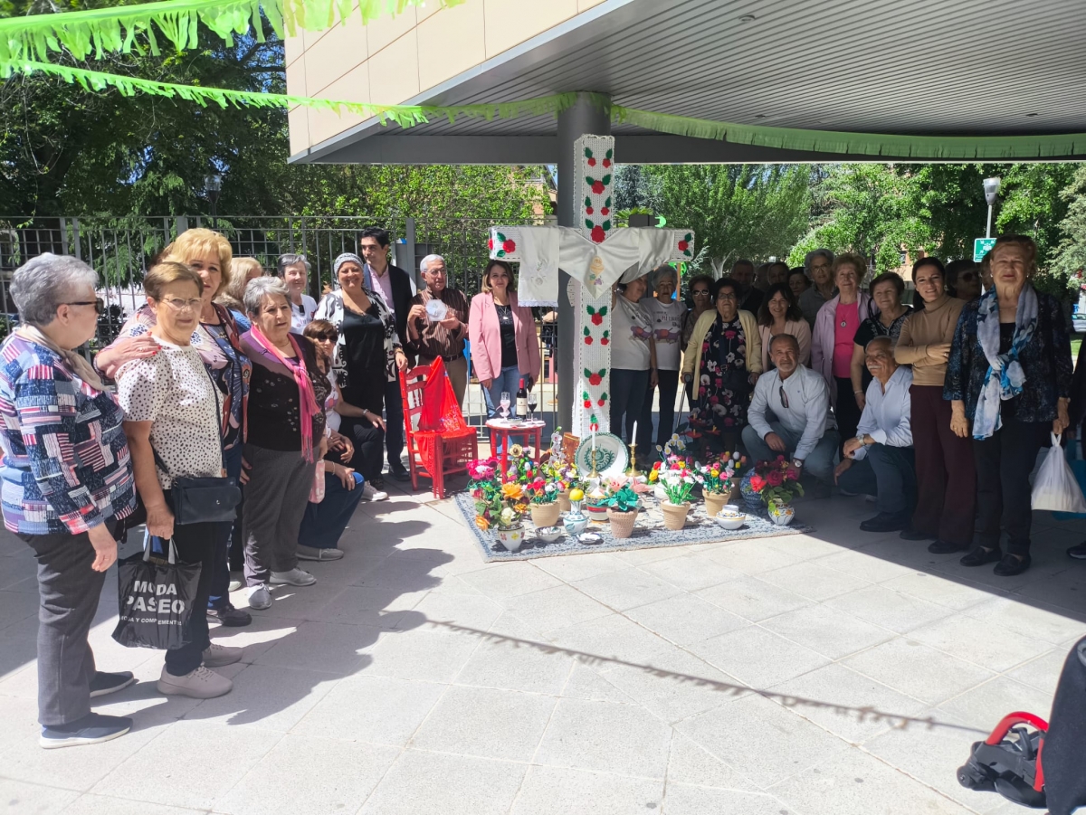  Los centros de mayores de la provincia celebran las cruces de mayo 