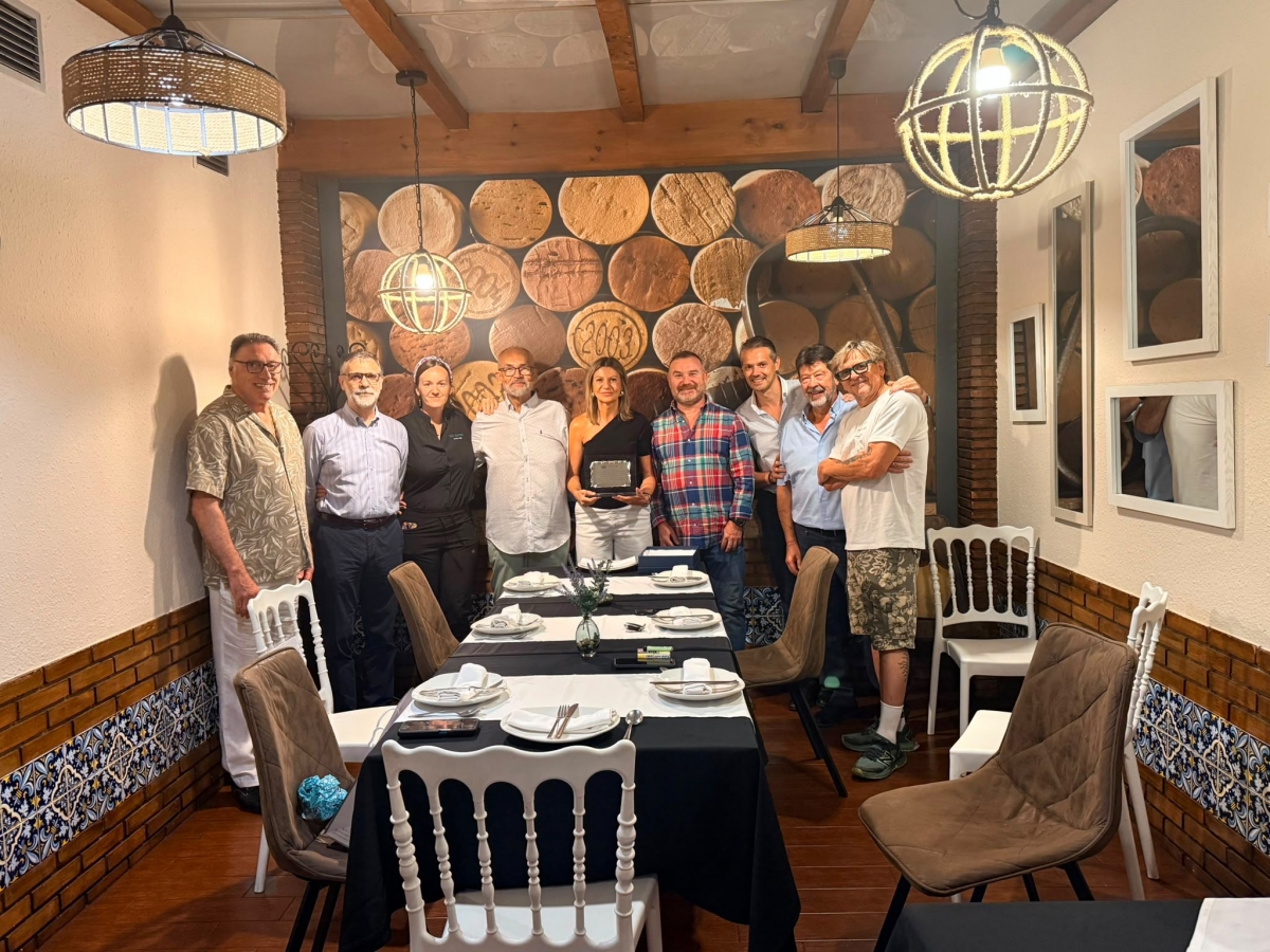 La Asociación “Gran Eje Avenida Comercial” homenajea a Isabel Cano 