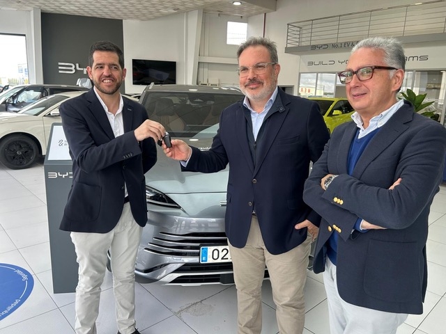  BYD entrega el vehículo oficial del Festival de Música y Danza de Úbeda 