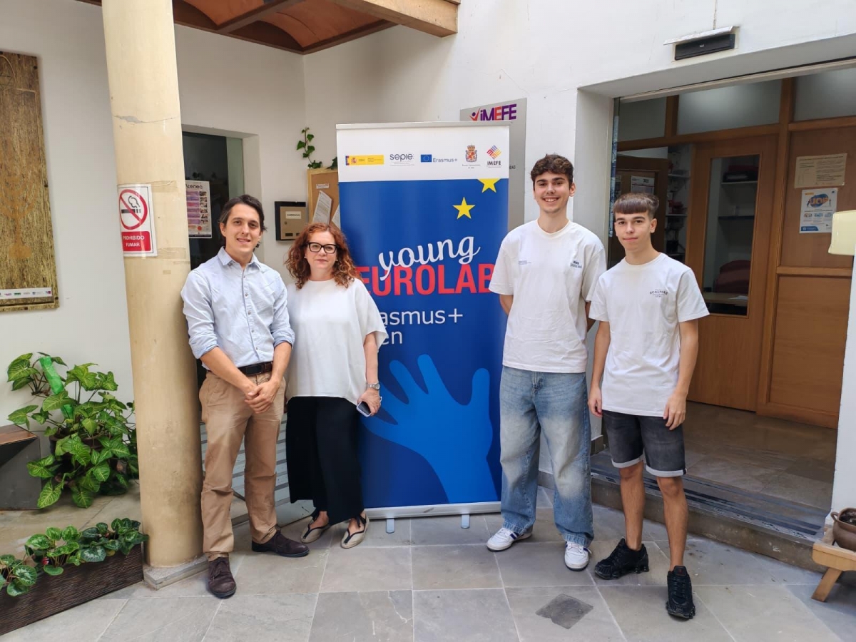  Dos estudiantes inician prácticas Erasmus+ en Praga gracias al IMEFE 