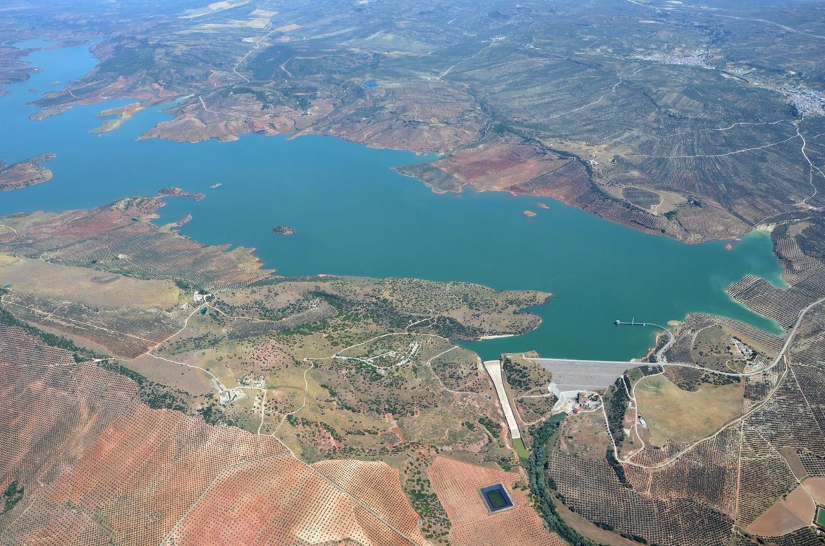  La navegación en Giribaile queda confinada por el mejillón cebra 