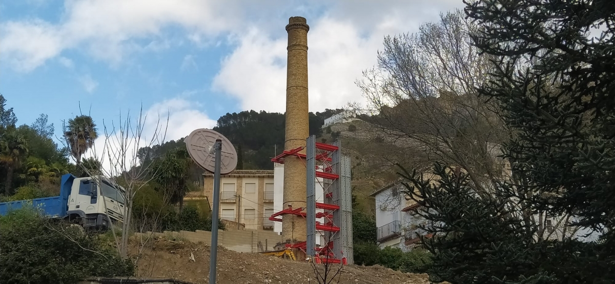  Vuelven los desalojados en el entorno de la chimenea industrial de Cazorla 
