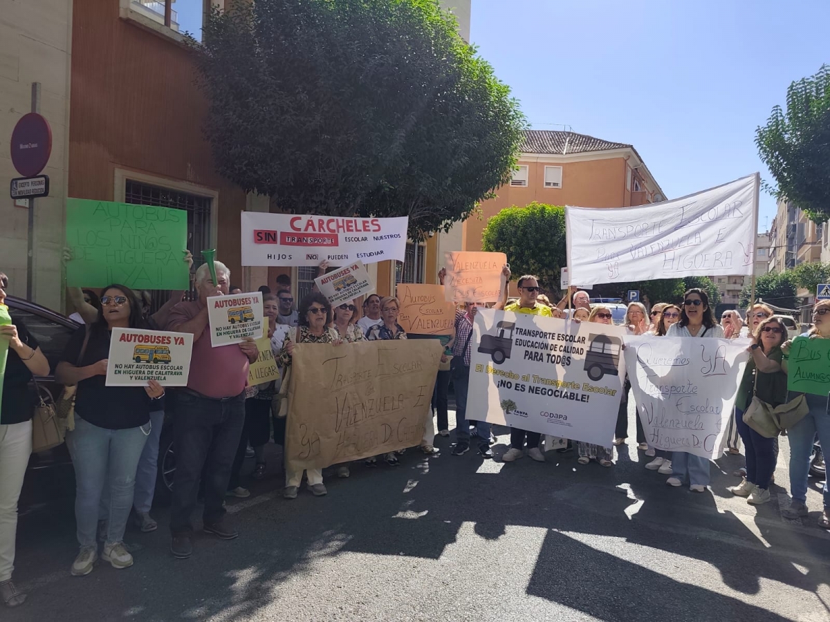  El sector educativo en pie de guerra ante la falta de transporte escolar 