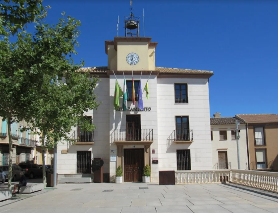  El Ayuntamiento de Cabra de Santo Cristo habilita un punto de luz 
