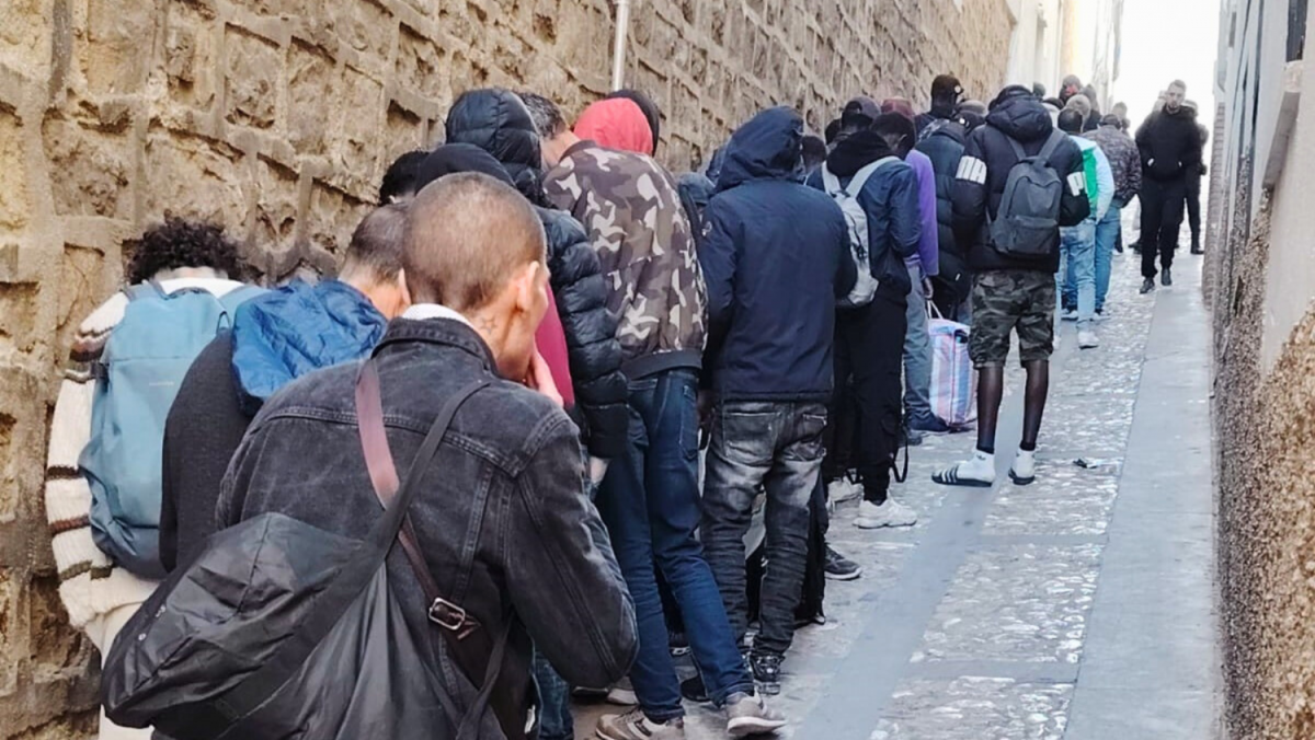  Cáritas: "Un centenar de temporeros sigue durmiendo en la calle" 