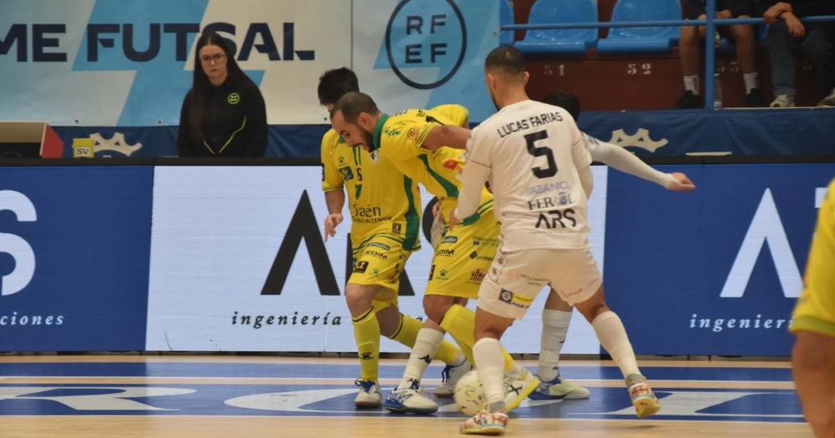  El Jaén FS encaja la primera derrota de la temporada en Ferrol 