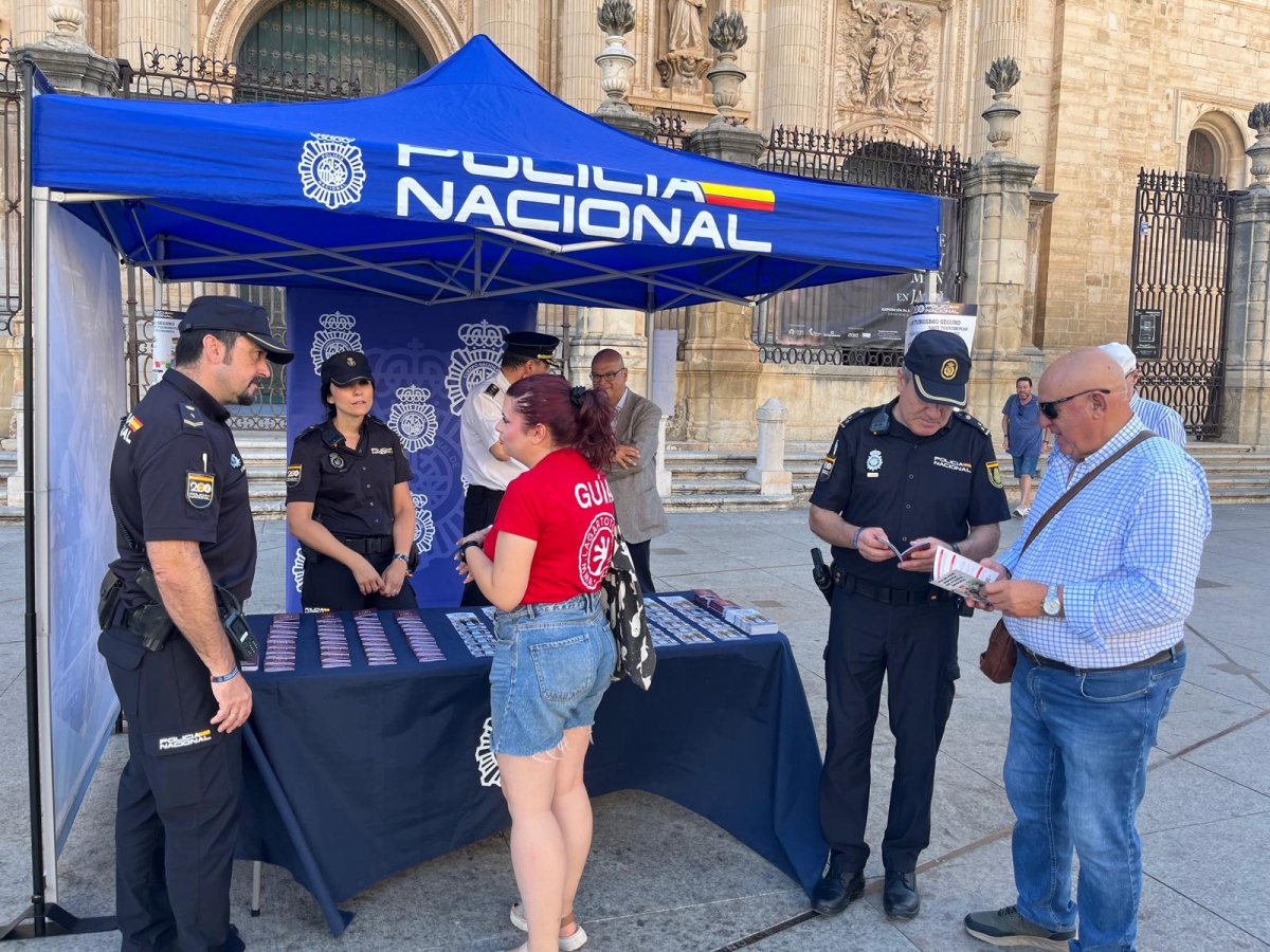 La Policía Nacional establece un plan para proteger a los turistas