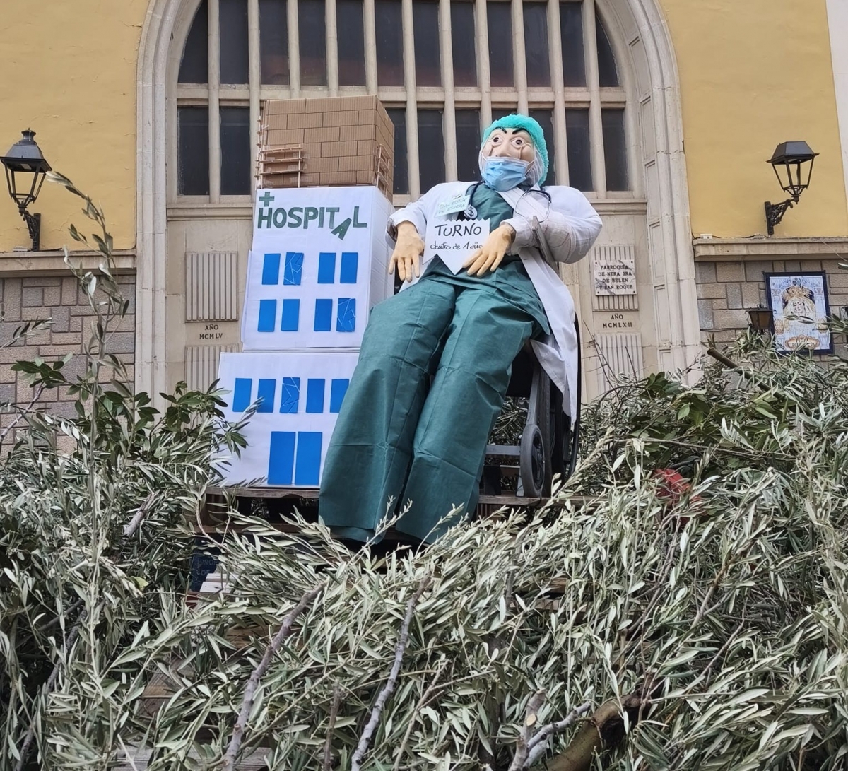  El muñeco ‘Don Listín de espera’ gana el III Concurso de Peleles 