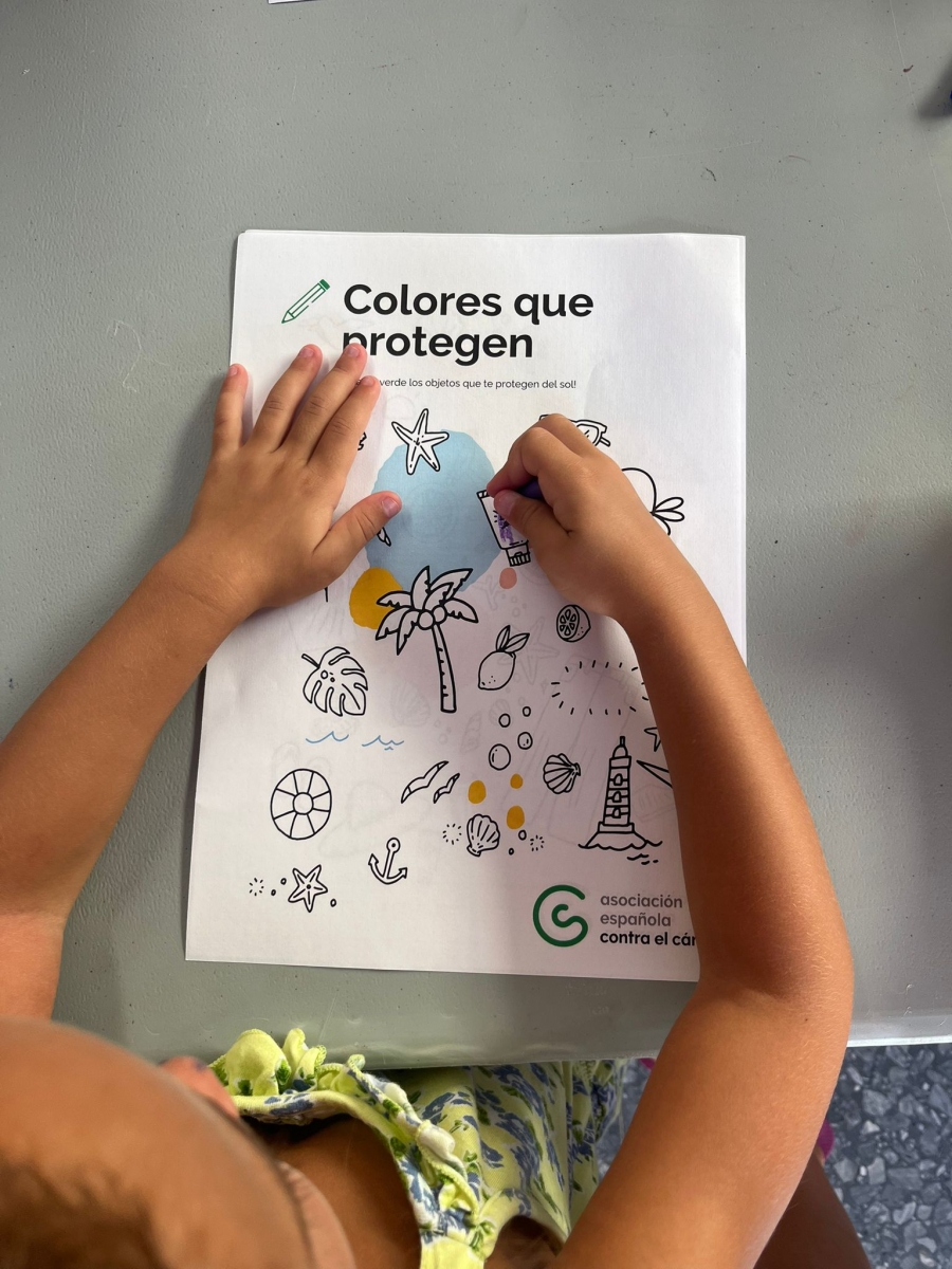  La Asociación Contra el Cáncer hace campaña en los campamentos de verano 