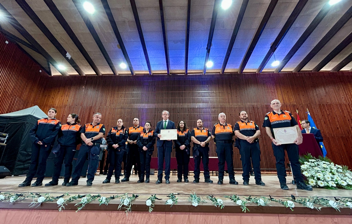  Andújar recibe el reconocimiento de Adamuz por su ayuda tras el accidente 