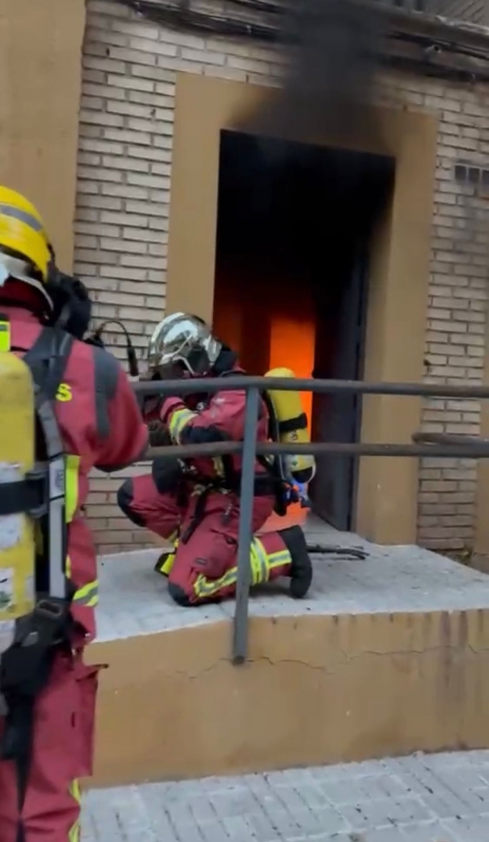 Desalojado un edificio en El Valle por un fuego en el cuarto de contadores