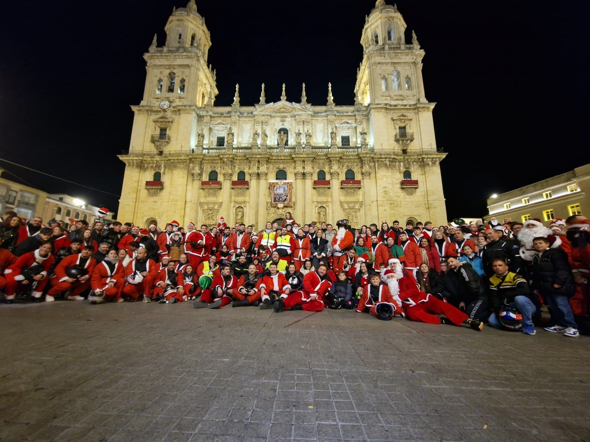  La Papanoelada Motera llena de solidaridad las calles de Jaén 