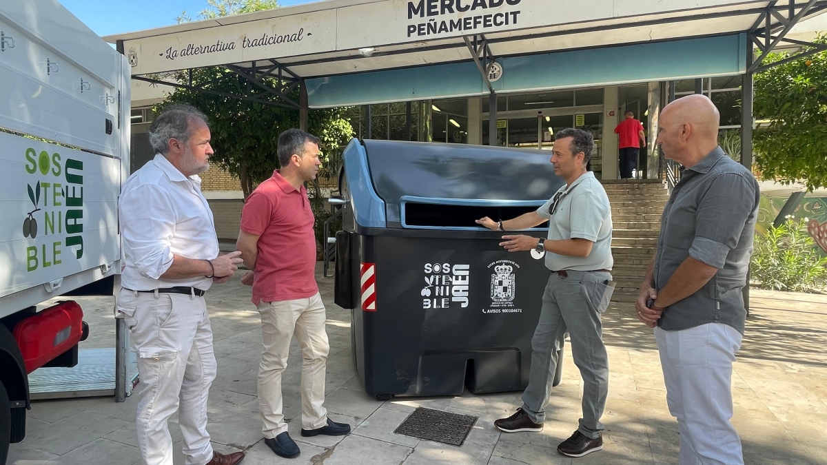 Instalados 330 nuevos contenedores de papel y cartón en Jaén
