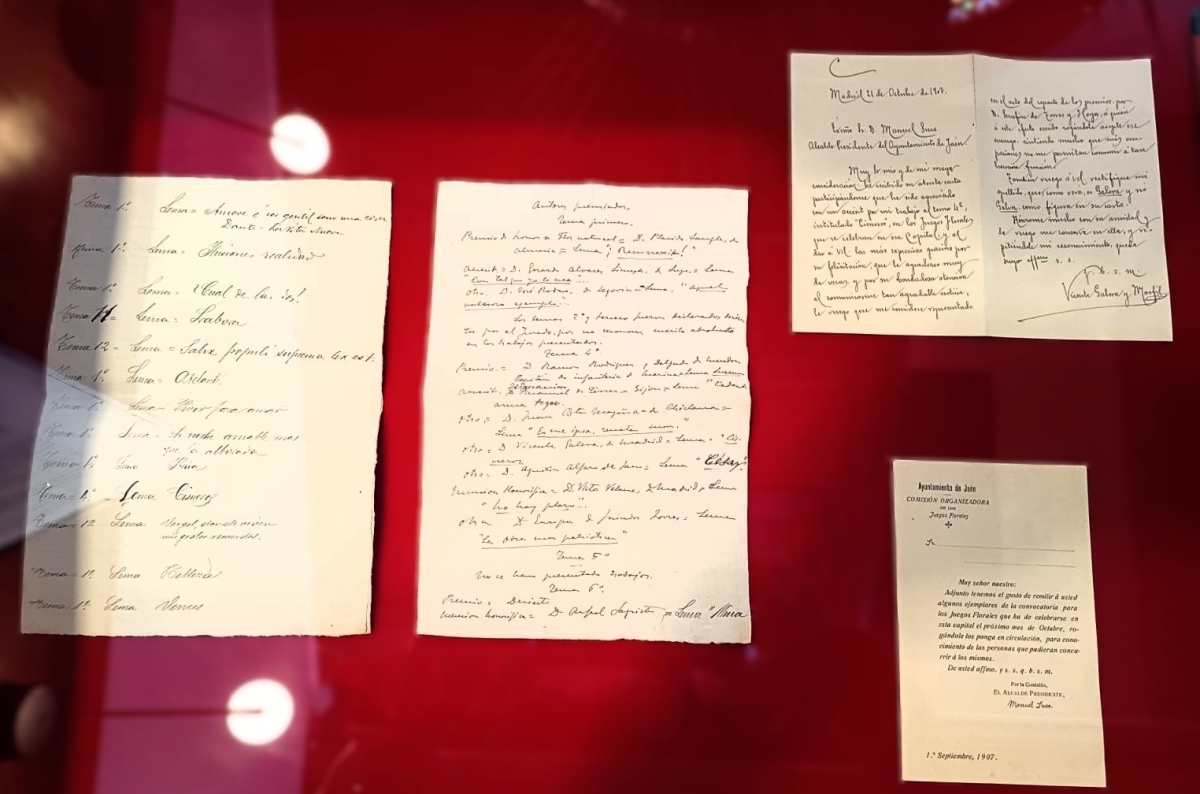  El Ayuntamiento expone documentos históricos sobre los Juegos Florales 