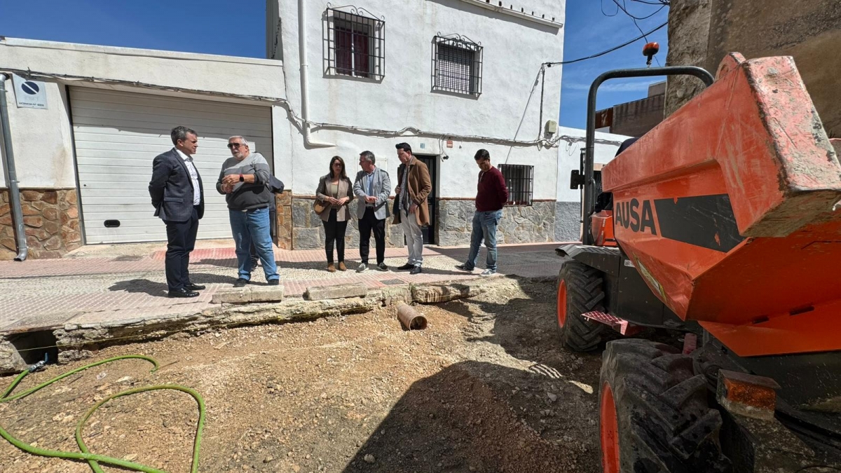  El Ayuntamiento arregla las filtraciones a vecinos de la calle Hospitalico 