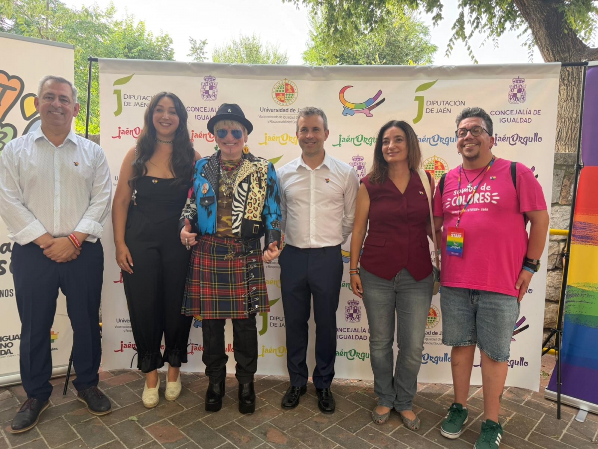  Paco Clavel pregona el Orgullo en la capital jiennense 
