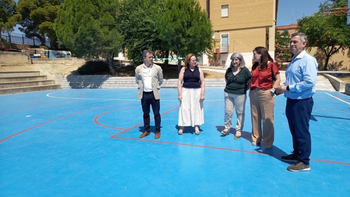  El Ayuntamiento renueva la pista deportiva del CEIP San José de Calasanz 