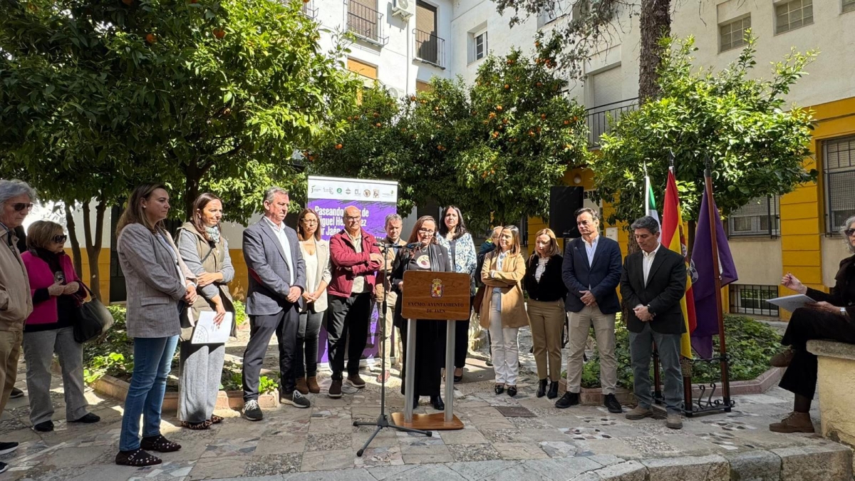  Jaén inaugura el paseo por la huella de Miguel Hernández con una placa 