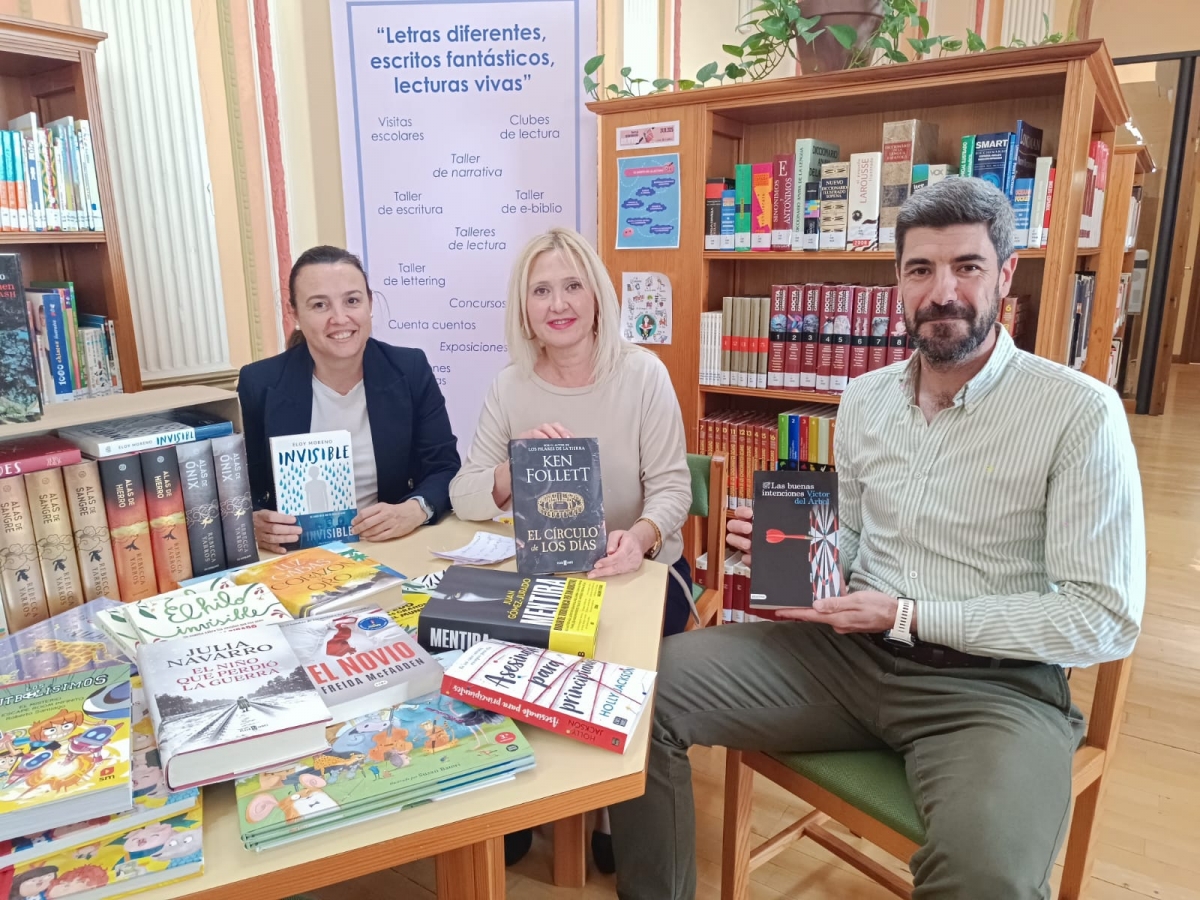  La biblioteca municipal amplía su fondo con 64 títulos nuevos 