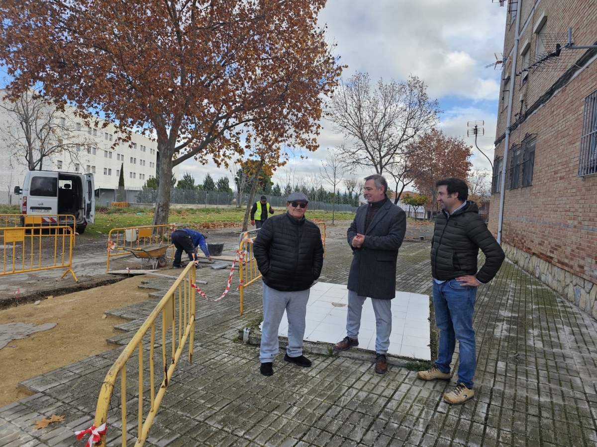  El Ayuntamiento renueva varios acerados en diferentes zonas de la capital 