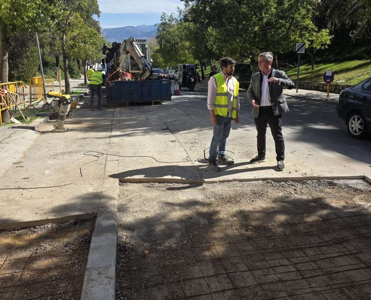  El Ayuntamiento repara un hundimiento en Senda de los Huertos 