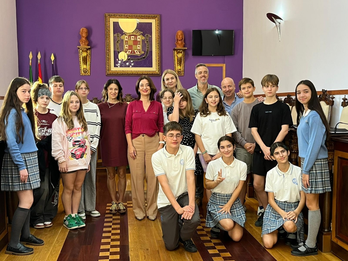Un grupo de estudiantes polacos conoce el Ayuntamiento de Jaén