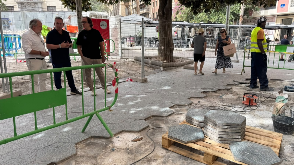  El Ayuntamiento reutilizará las baldosas tipo Gaudí de la Constitución 