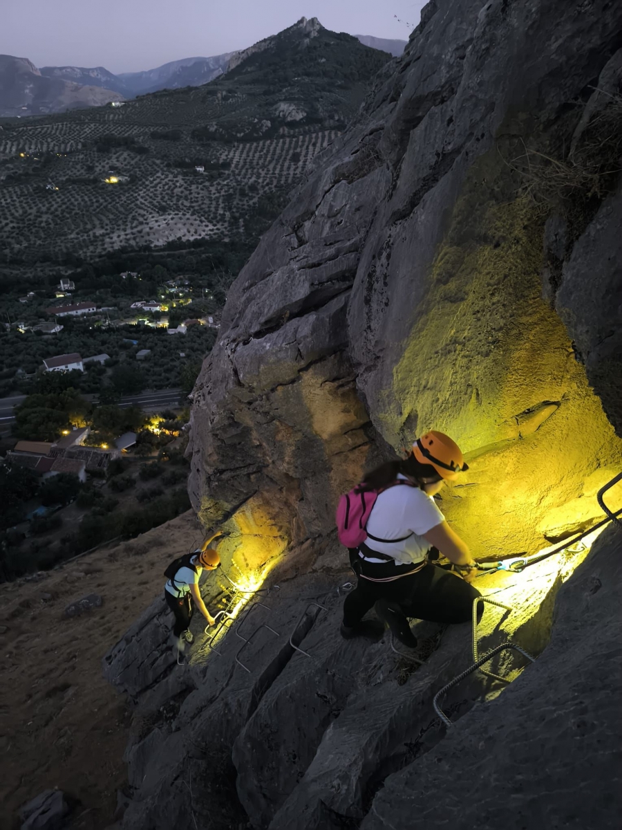 Éxito de la iniciativa de la vía ferrata nocturna 'Fuente de la Peña'