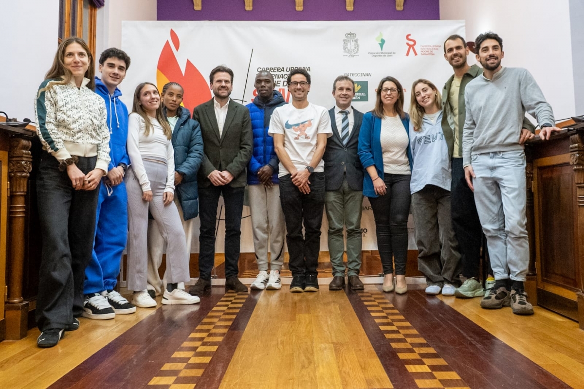  El Ayuntamiento recibe a las figuras del atletismo de San Antón 