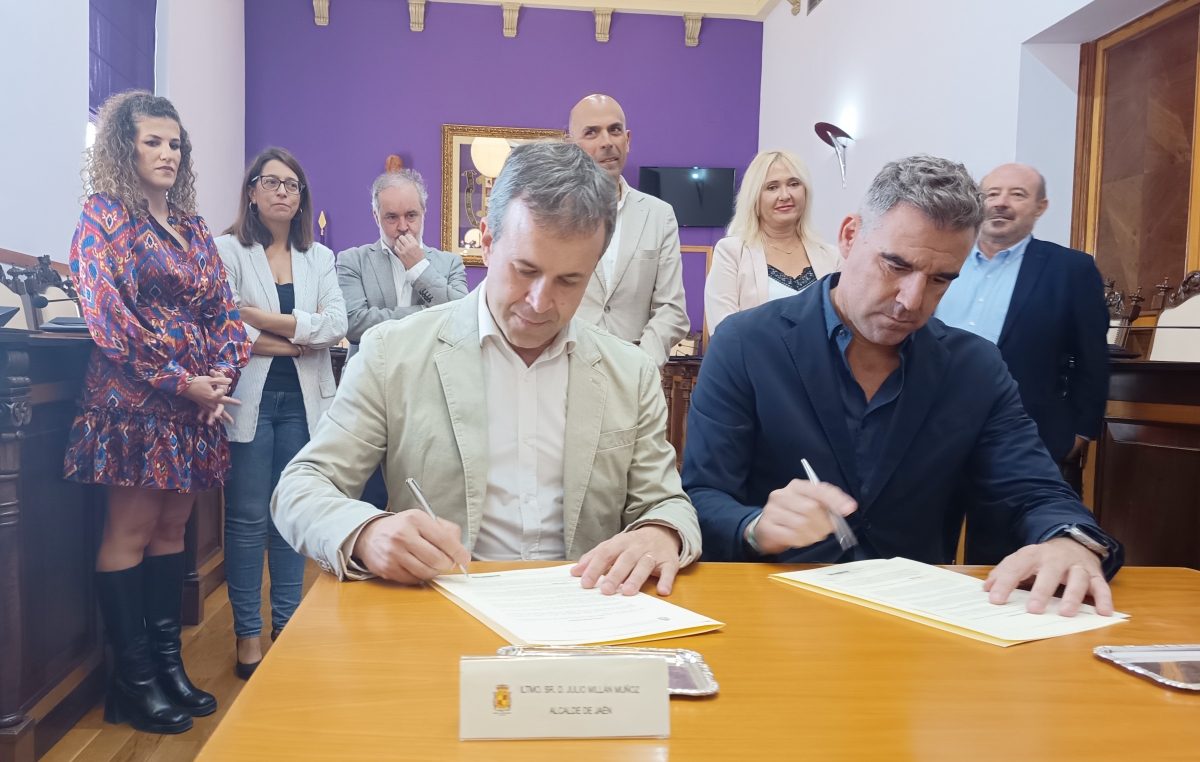 El Ayuntamiento cede el Estadio de la Victoria al Real Jaén por 75 años