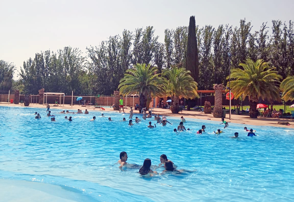  Las piscinas municipales de la capital reciben a más de 45.200 bañistas 