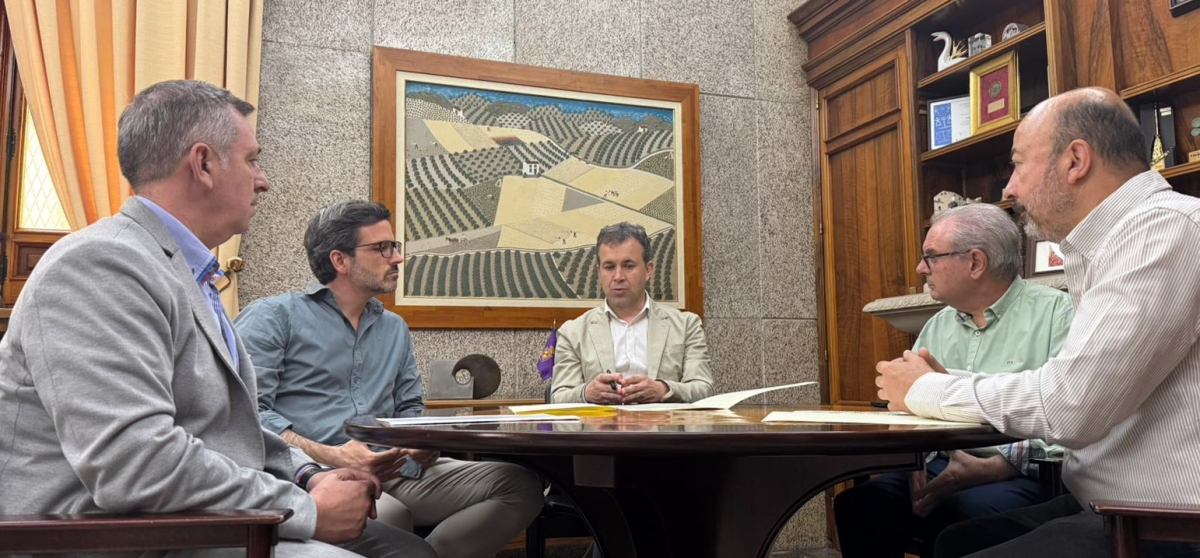  El Ayuntamiento convenia acciones para embellecer la ciudad 