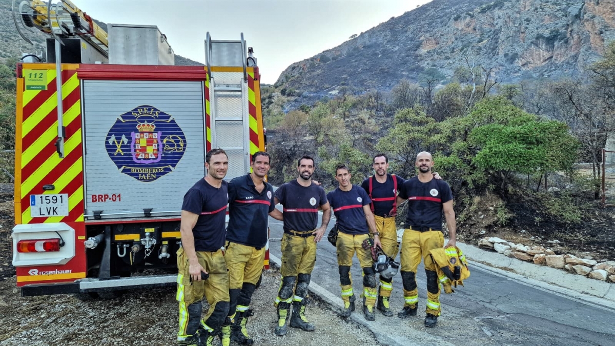Bomberos de Jaén acuden a la extinción del incendio en Albanchez